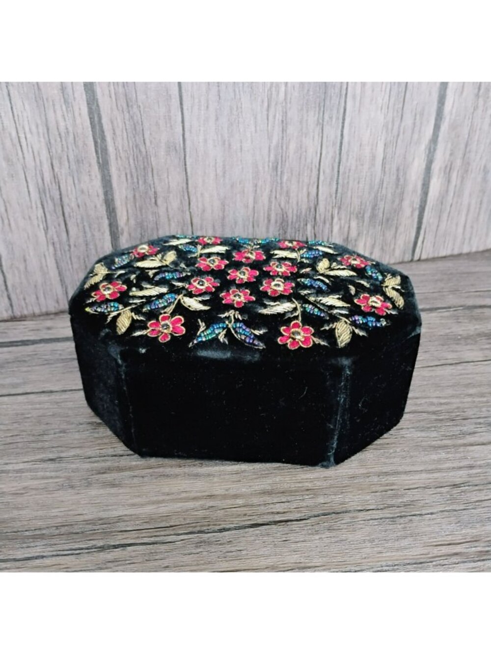 Vintage Indian Zardozi Embroidered Black Velvet Jewelry Box, 6" Octagon Boho - Picture 4 of 11